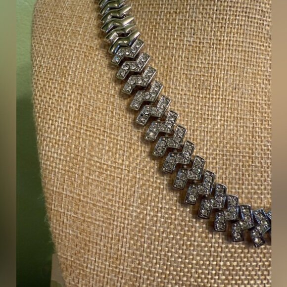 Elegant Silver Necklace - Picture 2 of 6